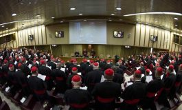 Cardinals begin pre-conclave meetings at Vatican