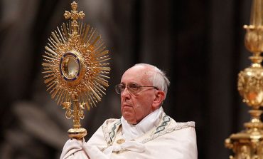 Pope appeals for peace on Feast of Corpus Christi