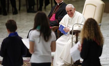 Persevere in faith, pope tells students