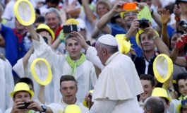 Being altar server is call to prayer, pope says