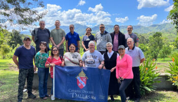Misión diocesana lleva brigada de salud y esperanza a Honduras