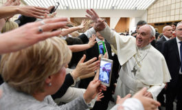 Meeting nurses, pope pays tribute to one who saved his life