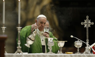 Faith requires risks, helping others, pope says at Mass