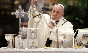 Sharing the Gospel means embracing the cross, pope says at chrism Mass