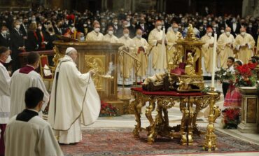 Pope at Christmas: 'God comes into the world in littleness'