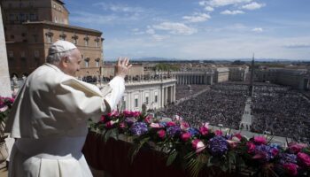 Christ's resurrection brings hope to the world, Pope Francis says