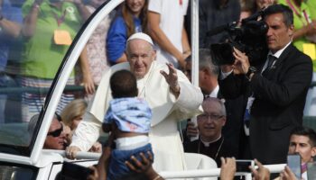Honor elders, learn gentle way of faith sharing from them, pope says