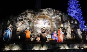 Pope marks 800th anniversary of Nativity scene, asks prayers for Holy Land