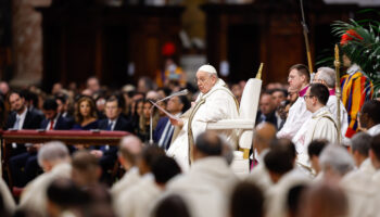 Prayer can change people's hearts, pope says at canonization Mass