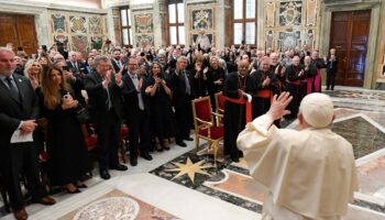 Cultivate solidarity through prayer, adoration, pope tells donors